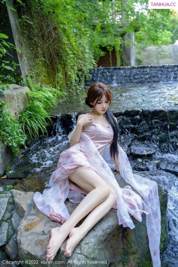 婠婠么  [XiuRen秀人网]高清写真图 2022.10.11 No.5690 婠婠么&小肥莹第20张图片